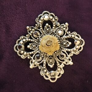 Vintage Silver tone Brooch pin with Green Floral center